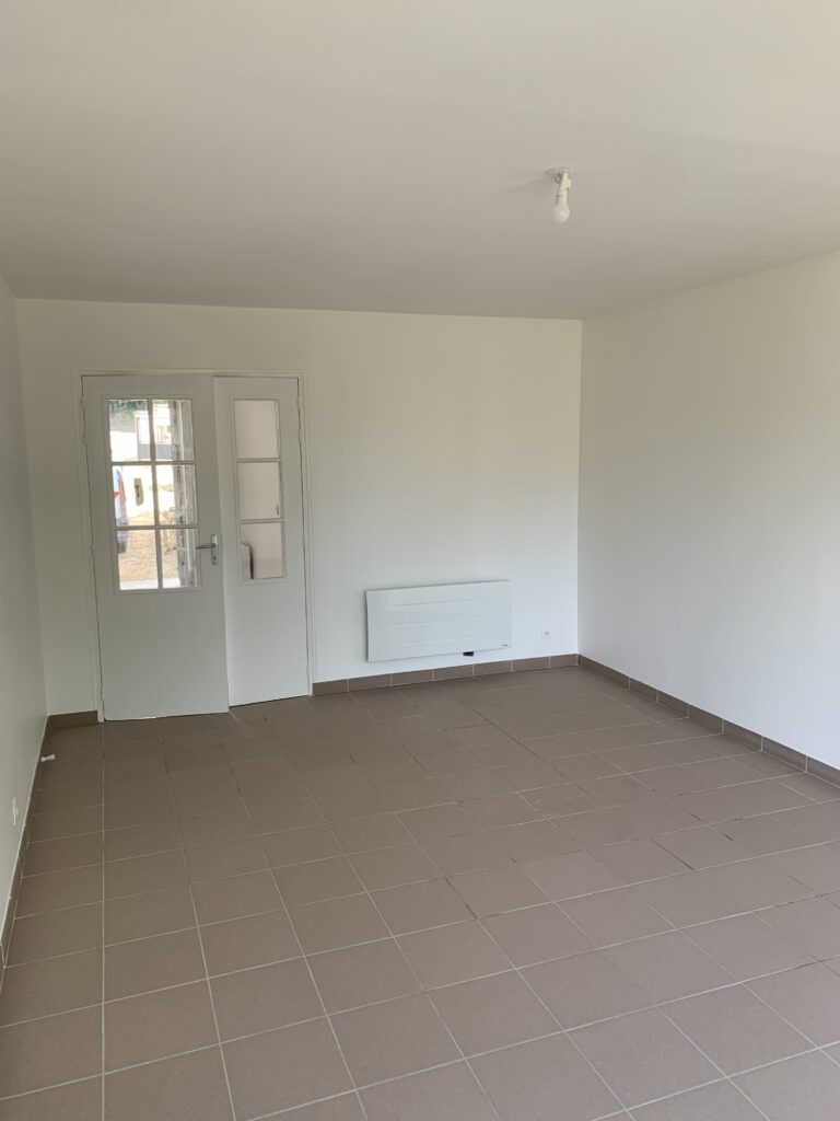 Rénovation intérieure, peinture murs et plafond, rénovation des sols également
